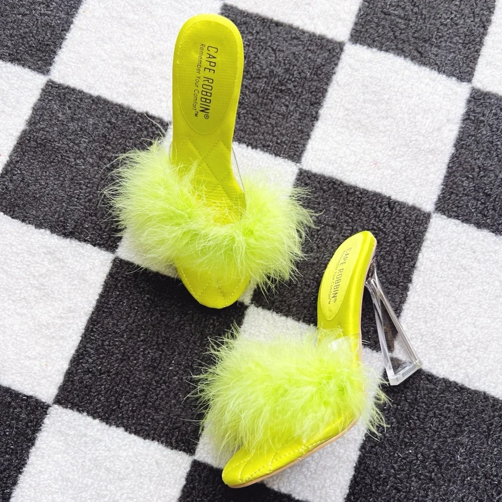 SOLD ON DEPOP Vintage Boudoir Style Feather Heels - Picture 1 of 8